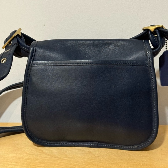 Vintage Classic Leather Navy Small Flap Bag Crossbody - Picture 3 of 13